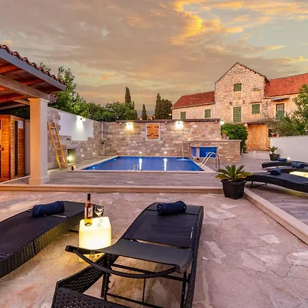 Luxury David With A Private Boat, Heated Pool, Jacuzzi And Sauna *