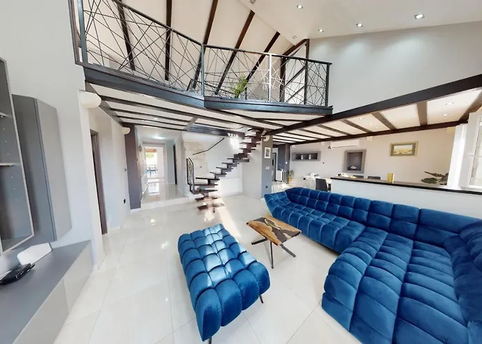 Luxury David With A Private Boat, Heated Pool, Jacuzzi And Sauna *