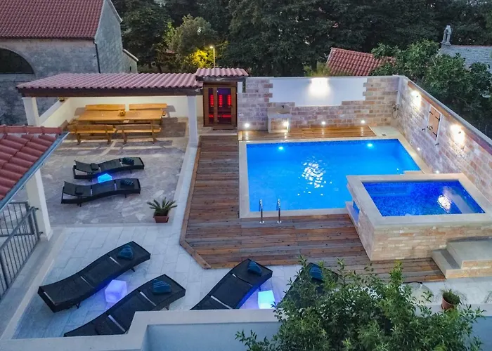 Luxury David With A Private Boat, Heated Pool, Jacuzzi And Sauna *