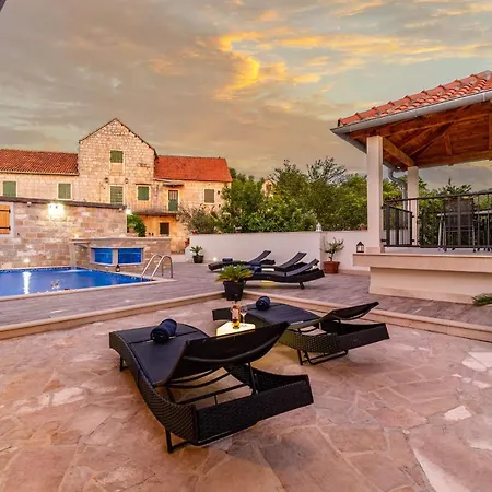 Luxury David With A Private Boat, Heated Pool, Jacuzzi And Sauna * Nerezisca