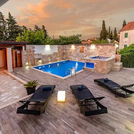 Villa Luxury David With A Private Boat, Heated Pool, Jacuzzi And Sauna *