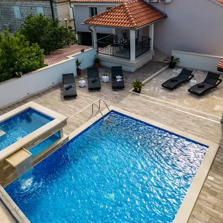 Luxury David With A Private Boat, Heated Pool, Jacuzzi And Sauna * Nerezisca