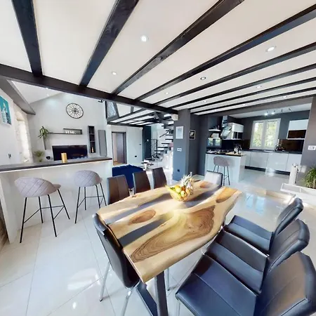Luxury David With A Private Boat, Heated Pool, Jacuzzi And Sauna Villa