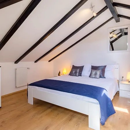 Luxury David With A Private Boat, Heated Pool, Jacuzzi And Sauna Villa