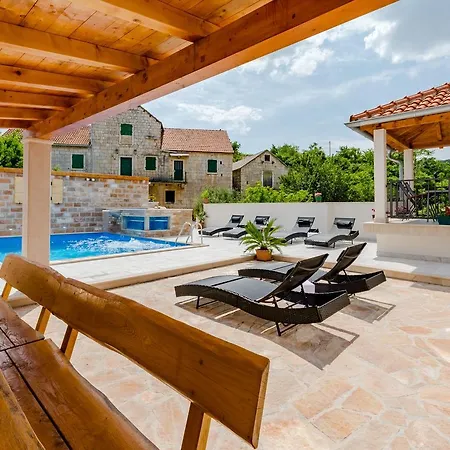 Luxury David With A Private Boat, Heated Pool, Jacuzzi And Sauna