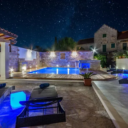 Luxury David With A Private Boat, Heated Pool, Jacuzzi And Sauna