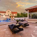 Luxury David With A Private Boat, Heated Pool, Jacuzzi And Sauna * Nerezisca
