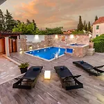 Villa Luxury David With A Private Boat, Heated Pool, Jacuzzi And Sauna *