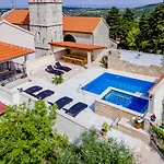 Villa Luxury David With A Private Boat, Heated Pool, Jacuzzi And Sauna *