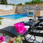 Villa Luxury David With A Private Boat, Heated Pool, Jacuzzi And Sauna Nerezisca