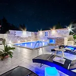 Luxury David With A Private Boat, Heated Pool, Jacuzzi And Sauna Villa Nerezisca