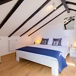 Luxury David With A Private Boat, Heated Pool, Jacuzzi And Sauna Villa