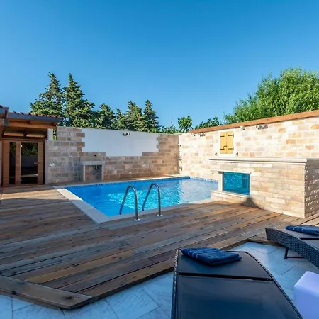 Luxury David With A Private Boat, Heated Pool, Jacuzzi And Sauna 빌라 Nerezisca