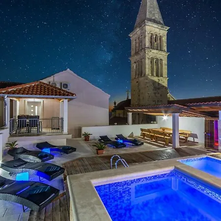 빌라 Luxury David With A Private Boat, Heated Pool, Jacuzzi And Sauna Nerezisca